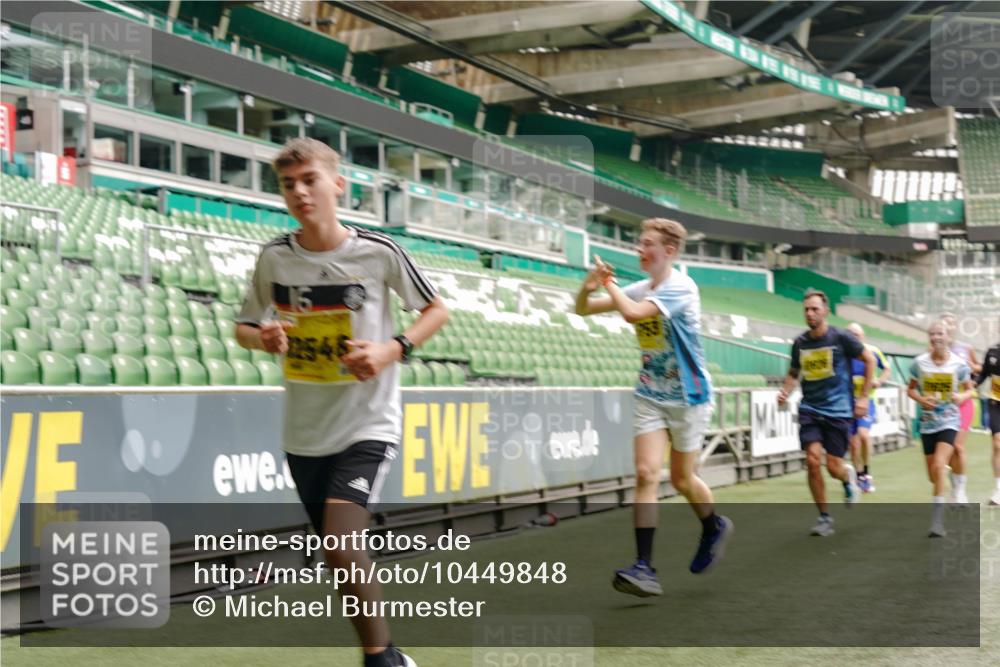 13.09.2026 - 21. swb-Marathon Bremen Michael Burmester http://msf.ph/oto/10449848 13.09.2026 10:30:49 Laufen im Stadion 10141, 10146, 10162, 10174, 10193, 10218, 10222, 10227, 10233, 10253, 10281, 10284, 10304, 10334, 10339, 10359, 10392, 10448, 10452, 10467, 10471, 10478, 10479, 10515, 10555, 10577, 10579, 10585, 10588, 10589, 10610, 10626, 10641, 10652, 10684, 10685, 10708, 10714, 10734, 10757, 10761, 10764, 10765, 10780, 10808, 10821, 10822, 10825, 10827, 10837, 10838, 10862, 10863, 10884, 10886, 10887, 10906, 10984, 11002, 11038, 11109, 11350, 11379 meine-sportfotos.de
