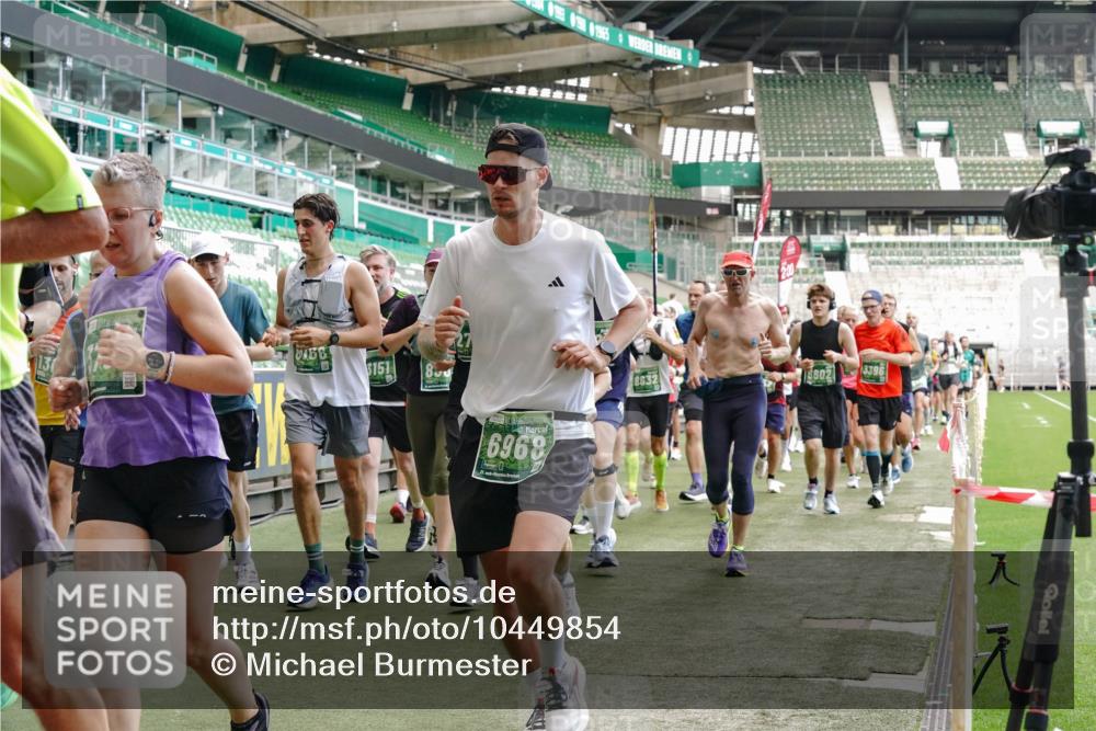 13.09.2026 - 21. swb-Marathon Bremen Michael Burmester http://msf.ph/oto/10449854 13.09.2026 13:09:11 Laufen im Stadion 164, 383, 391, 448, 532, 549, 551, 563, 625, 800, 808, 813, 869, 884, 898, 911, 1025, 1072, 1124, 1150, 1180, 1285, 1289, 1395, 1398, 1559, 1688, 1831, 1880, 1899, 2003, 2041, 2208, 2215, 2229, 2232, 2243, 2366, 2380, 2413, 2429, 2441, 2467, 2471, 2525, 2573, 2594, 2611, 2635, 2692, 2717, 2727, 2782, 2802, 2823, 2831, 2841, 2866, 2897, 2920, 2930, 2931, 2941, 3032, 3063, 3086, 3291, 3316, 3327, 3333, 3398, 3437, 3707, 3769, 109 meine-sportfotos.de