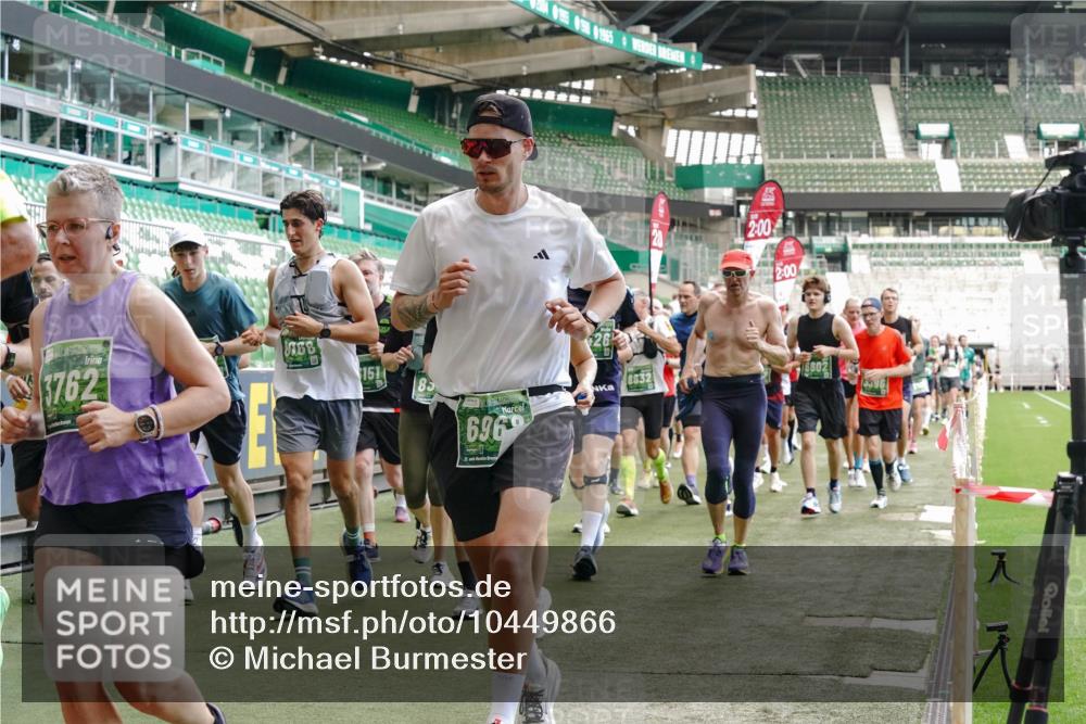 13.09.2026 - 21. swb-Marathon Bremen Michael Burmester http://msf.ph/oto/10449866 13.09.2026 13:09:11 Laufen im Stadion 164, 383, 391, 448, 532, 549, 551, 563, 625, 800, 808, 813, 869, 884, 898, 911, 1025, 1072, 1124, 1150, 1180, 1285, 1289, 1395, 1398, 1559, 1688, 1831, 1880, 1899, 2003, 2041, 2208, 2215, 2229, 2232, 2243, 2366, 2380, 2413, 2429, 2441, 2467, 2471, 2525, 2573, 2594, 2611, 2635, 2692, 2717, 2727, 2782, 2802, 2823, 2831, 2841, 2866, 2897, 2920, 2930, 2931, 2941, 3032, 3063, 3086, 3291, 3316, 3327, 3333, 3398, 3437, 3707, 3769, 109 meine-sportfotos.de
