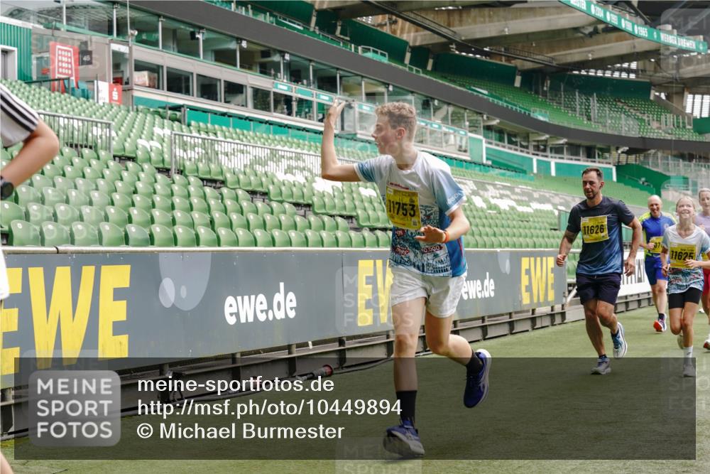 13.09.2026 - 21. swb-Marathon Bremen Michael Burmester http://msf.ph/oto/10449894 13.09.2026 10:30:50 Laufen im Stadion 10141, 10146, 10162, 10174, 10193, 10218, 10222, 10227, 10233, 10253, 10281, 10284, 10304, 10334, 10339, 10359, 10392, 10448, 10452, 10467, 10471, 10478, 10479, 10515, 10529, 10555, 10577, 10579, 10585, 10588, 10589, 10610, 10626, 10641, 10652, 10684, 10685, 10708, 10714, 10734, 10757, 10761, 10764, 10765, 10780, 10808, 10821, 10822, 10825, 10827, 10837, 10838, 10862, 10863, 10884, 10886, 10887, 10906, 10984, 11002, 11038, 11109, 11350, 11379 meine-sportfotos.de