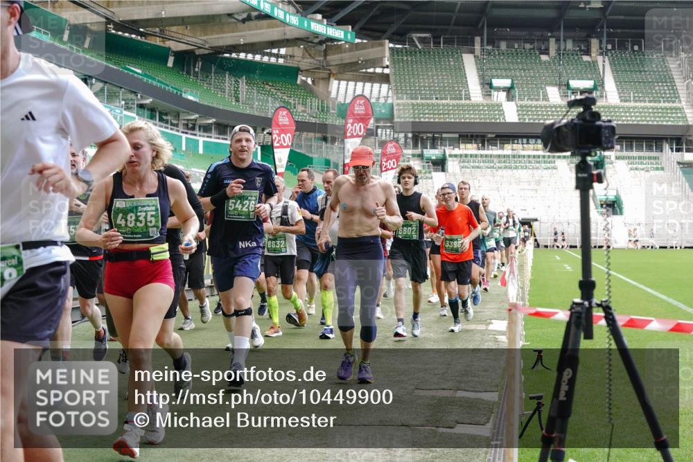 13.09.2026 - 21. swb-Marathon Bremen Michael Burmester http://msf.ph/oto/10449900 13.09.2026 13:09:12 Laufen im Stadion 164, 383, 391, 448, 532, 549, 551, 563, 625, 800, 808, 813, 869, 884, 898, 911, 1025, 1072, 1124, 1150, 1180, 1285, 1289, 1395, 1398, 1559, 1688, 1831, 1880, 1899, 2003, 2041, 2208, 2215, 2229, 2232, 2243, 2366, 2380, 2413, 2429, 2441, 2467, 2471, 2525, 2573, 2594, 2611, 2635, 2692, 2717, 2727, 2782, 2802, 2823, 2831, 2841, 2866, 2897, 2920, 2930, 2931, 2941, 3032, 3063, 3086, 3291, 3316, 3327, 3333, 3398, 3437, 3707, 3769, 109 meine-sportfotos.de