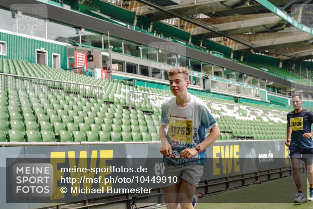 13.09.2026 - 21. swb-Marathon Bremen Michael Burmester http://msf.ph/oto/10449910 13.09.2026 10:30:51 Laufen im Stadion 10141, 10146, 10162, 10174, 10193, 10218, 10222, 10227, 10233, 10253, 10281, 10284, 10304, 10334, 10339, 10359, 10392, 10448, 10452, 10467, 10471, 10478, 10479, 10515, 10529, 10555, 10577, 10579, 10585, 10588, 10589, 10610, 10626, 10641, 10652, 10684, 10685, 10708, 10714, 10734, 10757, 10761, 10764, 10765, 10780, 10808, 10821, 10822, 10825, 10827, 10837, 10838, 10862, 10863, 10884, 10886, 10887, 10906, 10984, 11002, 11038, 11350, 11379 meine-sportfotos.de