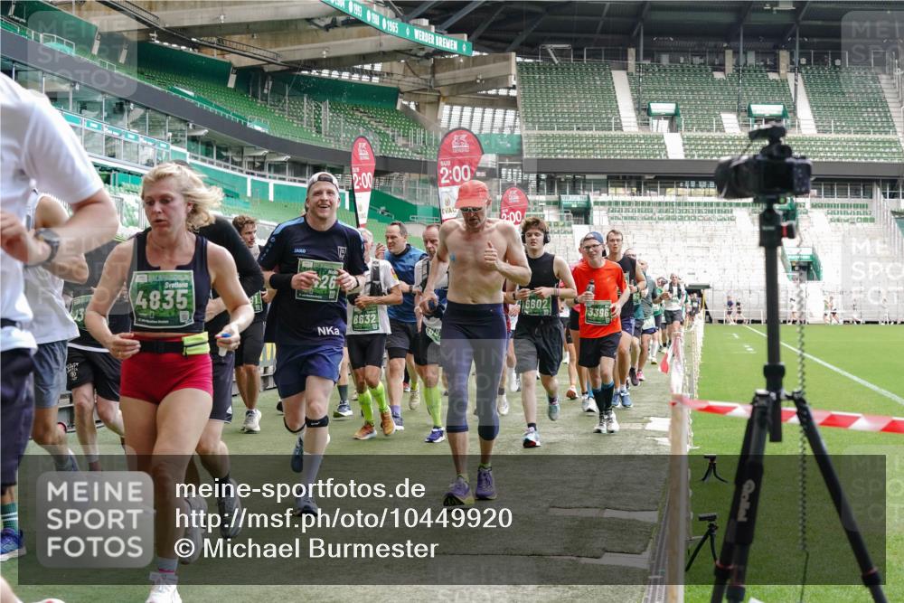 13.09.2026 - 21. swb-Marathon Bremen Michael Burmester http://msf.ph/oto/10449920 13.09.2026 13:09:12 Laufen im Stadion 164, 383, 391, 448, 532, 549, 551, 563, 625, 800, 808, 813, 869, 884, 898, 911, 1025, 1072, 1124, 1150, 1180, 1285, 1289, 1395, 1398, 1559, 1688, 1831, 1880, 1899, 2003, 2041, 2208, 2215, 2229, 2232, 2243, 2366, 2380, 2413, 2429, 2441, 2467, 2471, 2525, 2573, 2594, 2611, 2635, 2692, 2717, 2727, 2782, 2802, 2823, 2831, 2841, 2866, 2897, 2920, 2930, 2931, 2941, 3032, 3063, 3086, 3291, 3316, 3327, 3333, 3398, 3437, 3707, 3769, 109 meine-sportfotos.de