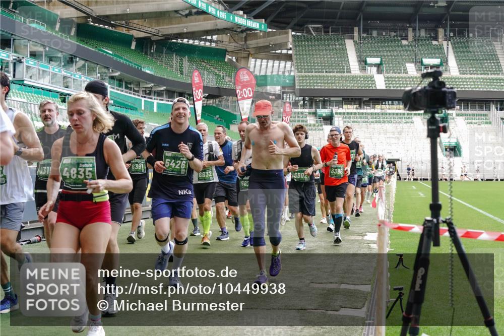 13.09.2026 - 21. swb-Marathon Bremen Michael Burmester http://msf.ph/oto/10449938 13.09.2026 13:09:12 Laufen im Stadion 164, 383, 391, 448, 532, 549, 551, 563, 625, 800, 808, 813, 869, 884, 898, 911, 1025, 1072, 1124, 1150, 1180, 1285, 1289, 1395, 1398, 1559, 1688, 1831, 1880, 1899, 2003, 2041, 2208, 2215, 2229, 2232, 2243, 2366, 2380, 2413, 2429, 2441, 2467, 2471, 2525, 2573, 2594, 2611, 2635, 2692, 2717, 2727, 2782, 2802, 2823, 2831, 2841, 2866, 2897, 2920, 2930, 2931, 2941, 3032, 3063, 3086, 3291, 3316, 3327, 3333, 3398, 3437, 3707, 3769, 109 meine-sportfotos.de