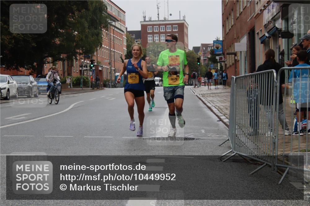 13.09.2026 - Kiel Lauf Markus Tischler http://msf.ph/oto/10449952 13.09.2026 09:34:44 Fleethörn 611, 5815, 3678, 743, 3679 meine-sportfotos.de
