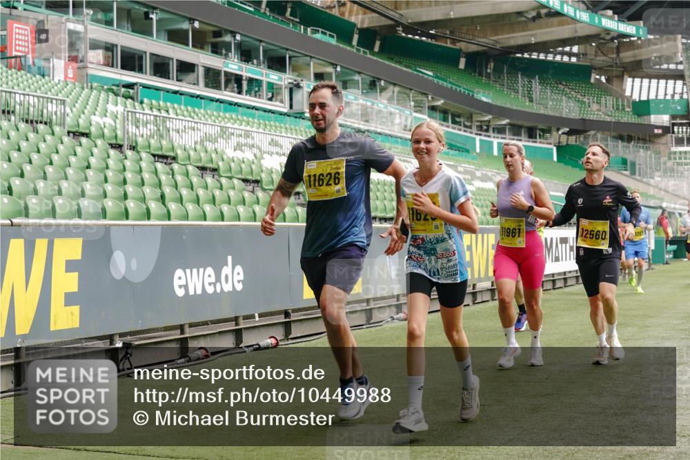 13.09.2026 - 21. swb-Marathon Bremen Michael Burmester http://msf.ph/oto/10449988 13.09.2026 10:30:52 Laufen im Stadion 10141, 10146, 10162, 10174, 10193, 10218, 10222, 10227, 10233, 10253, 10281, 10284, 10304, 10334, 10339, 10359, 10392, 10448, 10452, 10467, 10471, 10478, 10479, 10515, 10529, 10555, 10577, 10579, 10585, 10588, 10589, 10610, 10626, 10641, 10652, 10684, 10685, 10708, 10714, 10734, 10757, 10761, 10764, 10765, 10780, 10808, 10821, 10822, 10825, 10827, 10837, 10838, 10862, 10863, 10884, 10886, 10887, 10906, 10984, 11002, 11038, 11350, 11379 meine-sportfotos.de