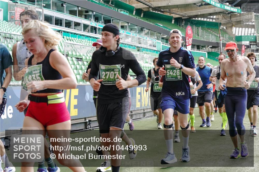 13.09.2026 - 21. swb-Marathon Bremen Michael Burmester http://msf.ph/oto/10449993 13.09.2026 13:09:13 Laufen im Stadion 164, 383, 391, 448, 532, 549, 551, 563, 625, 800, 808, 813, 869, 884, 898, 1025, 1072, 1124, 1150, 1180, 1285, 1289, 1395, 1398, 1559, 1688, 1831, 1880, 1899, 2003, 2041, 2208, 2215, 2229, 2232, 2243, 2366, 2380, 2413, 2429, 2441, 2467, 2471, 2525, 2573, 2594, 2611, 2635, 2692, 2714, 2717, 2727, 2782, 2802, 2823, 2841, 2866, 2897, 2920, 2930, 2931, 2941, 3032, 3063, 3086, 3291, 3316, 3327, 3333, 3398, 3437, 3707, 3769, 109 meine-sportfotos.de
