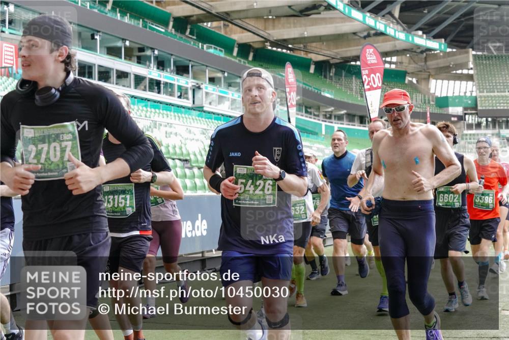 13.09.2026 - 21. swb-Marathon Bremen Michael Burmester http://msf.ph/oto/10450030 13.09.2026 13:09:14 Laufen im Stadion 164, 383, 391, 448, 532, 549, 551, 563, 625, 800, 808, 813, 869, 884, 898, 1025, 1072, 1124, 1150, 1180, 1285, 1289, 1395, 1398, 1559, 1688, 1831, 1880, 1899, 2041, 2208, 2215, 2229, 2232, 2243, 2366, 2380, 2413, 2429, 2441, 2467, 2471, 2525, 2573, 2594, 2611, 2635, 2692, 2714, 2717, 2727, 2782, 2802, 2823, 2841, 2866, 2897, 2920, 2930, 2931, 2941, 3032, 3063, 3086, 3291, 3316, 3327, 3333, 3398, 3437, 3707, 3769, 109 meine-sportfotos.de