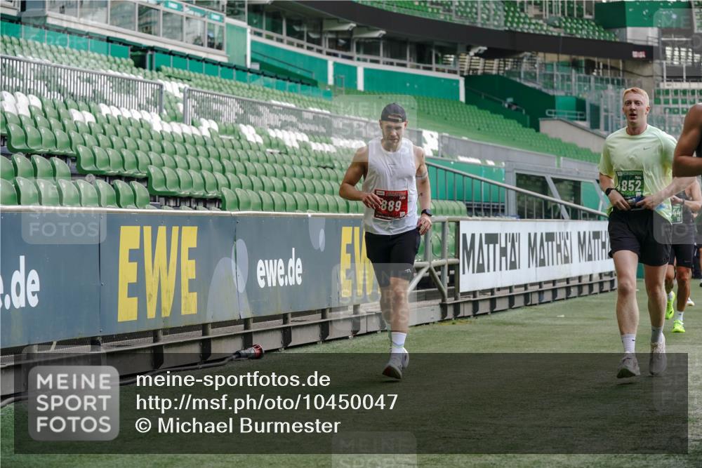 13.09.2026 - 21. swb-Marathon Bremen Michael Burmester http://msf.ph/oto/10450047 13.09.2026 12:48:54 Laufen im Stadion 382, 384, 524, 572, 779, 826, 889, 899, 1349, 1723, 1748, 1872, 1925, 2266, 2287, 2605, 2750, 2844, 2909, 2956, 3043, 3110, 3127, 3197, 3242, 3276, 3330, 3466, 3794, 3910, 3973, 4033, 4082, 4247, 4384, 4614, 4712, 4732, 4743, 4852, 4898, 4990, 4992, 5424, 5517, 5570, 5594, 5648, 5803, 6025, 6058, 6692, 6708, 6784, 6842, 6951, 7064, 7109, 7399, 7538, 7636, 7803, 7876, 8611, 8621, 8706, 8877, 8973, 8980, 8981, 9010, 9035, 9429 meine-sportfotos.de