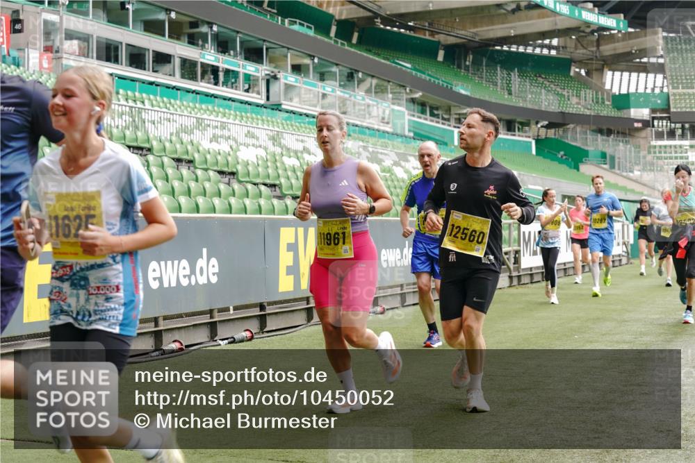 13.09.2026 - 21. swb-Marathon Bremen Michael Burmester http://msf.ph/oto/10450052 13.09.2026 10:30:53 Laufen im Stadion 10141, 10146, 10162, 10174, 10193, 10218, 10222, 10227, 10233, 10253, 10281, 10284, 10304, 10334, 10339, 10359, 10392, 10448, 10452, 10467, 10471, 10478, 10479, 10515, 10529, 10555, 10577, 10579, 10585, 10588, 10589, 10610, 10626, 10641, 10652, 10684, 10685, 10708, 10714, 10734, 10757, 10761, 10764, 10765, 10780, 10808, 10821, 10822, 10825, 10827, 10837, 10838, 10862, 10863, 10884, 10886, 10887, 10906, 10984, 11002, 11038, 11350, 11379 meine-sportfotos.de