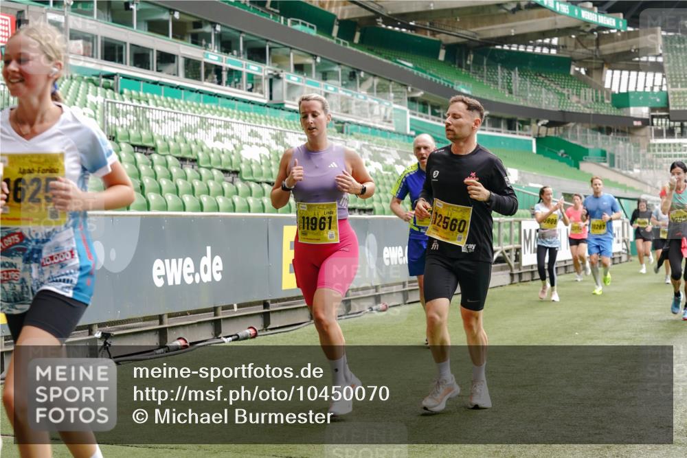 13.09.2026 - 21. swb-Marathon Bremen Michael Burmester http://msf.ph/oto/10450070 13.09.2026 10:30:53 Laufen im Stadion 10141, 10146, 10162, 10174, 10193, 10218, 10222, 10227, 10233, 10253, 10281, 10284, 10304, 10334, 10339, 10359, 10392, 10448, 10452, 10467, 10471, 10478, 10479, 10515, 10529, 10555, 10577, 10579, 10585, 10588, 10589, 10610, 10626, 10641, 10652, 10684, 10685, 10708, 10714, 10734, 10757, 10761, 10764, 10765, 10780, 10808, 10821, 10822, 10825, 10827, 10837, 10838, 10862, 10863, 10884, 10886, 10887, 10906, 10984, 11002, 11038, 11350, 11379 meine-sportfotos.de