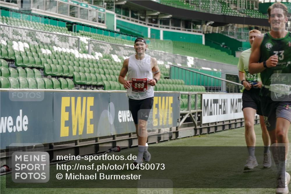 13.09.2026 - 21. swb-Marathon Bremen Michael Burmester http://msf.ph/oto/10450073 13.09.2026 12:48:55 Laufen im Stadion 382, 384, 524, 572, 779, 826, 889, 899, 1349, 1723, 1748, 1872, 1925, 2266, 2287, 2605, 2750, 2844, 2909, 2956, 3043, 3110, 3127, 3197, 3242, 3276, 3330, 3466, 3794, 3910, 3973, 4033, 4082, 4247, 4384, 4614, 4712, 4732, 4743, 4852, 4898, 4990, 5424, 5517, 5570, 5594, 5648, 5803, 6025, 6058, 6692, 6708, 6784, 6842, 6951, 7064, 7109, 7399, 7538, 7636, 7803, 7876, 8611, 8621, 8706, 8877, 8973, 8980, 8981, 9010, 9035, 9429 meine-sportfotos.de