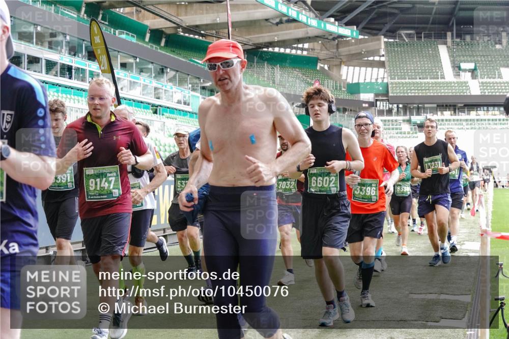 13.09.2026 - 21. swb-Marathon Bremen Michael Burmester http://msf.ph/oto/10450076 13.09.2026 13:09:14 Laufen im Stadion 164, 383, 391, 448, 532, 549, 551, 563, 625, 800, 808, 813, 869, 884, 898, 1025, 1072, 1124, 1150, 1180, 1285, 1289, 1395, 1398, 1559, 1688, 1831, 1880, 1899, 2041, 2208, 2215, 2229, 2232, 2243, 2366, 2380, 2413, 2429, 2441, 2467, 2471, 2525, 2573, 2594, 2611, 2635, 2692, 2714, 2717, 2727, 2782, 2802, 2823, 2841, 2866, 2897, 2920, 2930, 2931, 2941, 3032, 3063, 3086, 3291, 3316, 3327, 3333, 3398, 3437, 3707, 3769, 109 meine-sportfotos.de