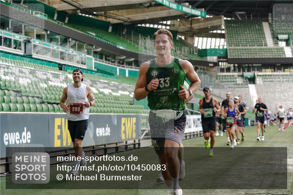 13.09.2026 - 21. swb-Marathon Bremen Michael Burmester http://msf.ph/oto/10450083 13.09.2026 12:48:55 Laufen im Stadion 382, 384, 524, 572, 779, 826, 889, 899, 1349, 1723, 1748, 1872, 1925, 2266, 2287, 2605, 2750, 2844, 2909, 2956, 3043, 3110, 3127, 3197, 3242, 3276, 3330, 3466, 3794, 3910, 3973, 4033, 4082, 4247, 4384, 4614, 4712, 4732, 4743, 4852, 4898, 4990, 5424, 5517, 5570, 5594, 5648, 5803, 6025, 6058, 6692, 6708, 6784, 6842, 6951, 7064, 7109, 7399, 7538, 7636, 7803, 7876, 8611, 8621, 8706, 8877, 8973, 8980, 8981, 9010, 9035, 9429 meine-sportfotos.de
