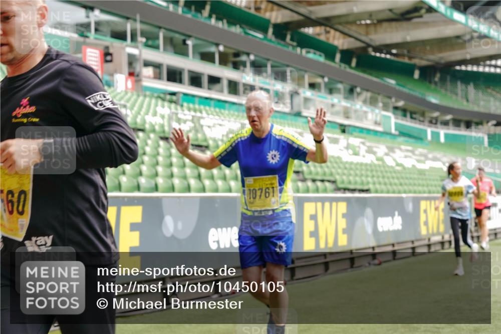 13.09.2026 - 21. swb-Marathon Bremen Michael Burmester http://msf.ph/oto/10450105 13.09.2026 10:30:54 Laufen im Stadion 10141, 10146, 10162, 10174, 10193, 10218, 10222, 10227, 10233, 10253, 10281, 10284, 10304, 10334, 10339, 10359, 10392, 10448, 10452, 10467, 10471, 10478, 10479, 10515, 10529, 10555, 10577, 10579, 10585, 10588, 10589, 10610, 10626, 10641, 10652, 10684, 10685, 10704, 10708, 10714, 10734, 10757, 10761, 10764, 10765, 10780, 10808, 10821, 10822, 10825, 10827, 10837, 10838, 10862, 10863, 10884, 10886, 10887, 10906, 10984, 11002, 11038, 11350, 11379 meine-sportfotos.de