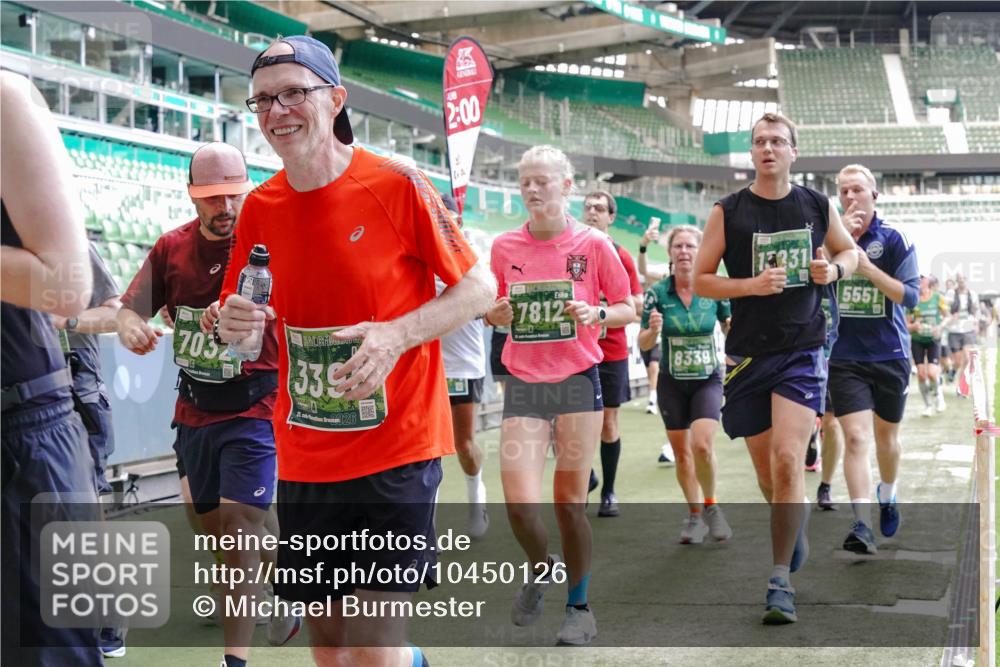 13.09.2026 - 21. swb-Marathon Bremen Michael Burmester http://msf.ph/oto/10450126 13.09.2026 13:09:16 Laufen im Stadion 164, 383, 391, 448, 532, 549, 551, 563, 625, 800, 808, 813, 869, 884, 898, 1025, 1072, 1124, 1150, 1180, 1285, 1289, 1395, 1398, 1559, 1688, 1831, 1880, 1899, 2041, 2208, 2215, 2229, 2232, 2243, 2366, 2380, 2413, 2429, 2441, 2467, 2471, 2525, 2573, 2594, 2611, 2635, 2692, 2714, 2717, 2727, 2782, 2785, 2823, 2841, 2866, 2897, 2920, 2930, 2931, 2941, 3032, 3063, 3086, 3291, 3316, 3327, 3333, 3398, 3437, 3707, 3769, 109 meine-sportfotos.de