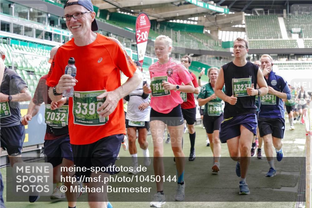 13.09.2026 - 21. swb-Marathon Bremen Michael Burmester http://msf.ph/oto/10450144 13.09.2026 13:09:16 Laufen im Stadion 164, 383, 391, 448, 532, 549, 551, 563, 625, 800, 808, 813, 869, 884, 898, 1025, 1072, 1124, 1150, 1180, 1285, 1289, 1395, 1398, 1559, 1688, 1831, 1880, 1899, 2041, 2208, 2215, 2229, 2232, 2243, 2366, 2380, 2413, 2429, 2441, 2467, 2471, 2525, 2573, 2594, 2611, 2635, 2692, 2714, 2717, 2727, 2782, 2785, 2823, 2841, 2866, 2897, 2920, 2930, 2931, 2941, 3032, 3063, 3086, 3291, 3316, 3327, 3333, 3398, 3437, 3707, 3769, 109 meine-sportfotos.de