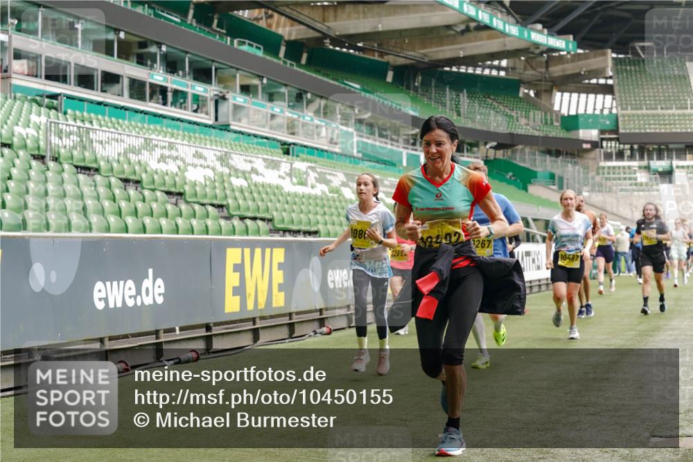 13.09.2026 - 21. swb-Marathon Bremen Michael Burmester http://msf.ph/oto/10450155 13.09.2026 10:30:56 Laufen im Stadion 10141, 10146, 10162, 10174, 10193, 10218, 10222, 10227, 10233, 10253, 10281, 10284, 10304, 10339, 10359, 10392, 10448, 10452, 10467, 10471, 10478, 10479, 10515, 10529, 10555, 10577, 10579, 10585, 10588, 10589, 10610, 10626, 10641, 10652, 10684, 10685, 10704, 10708, 10714, 10734, 10757, 10761, 10764, 10765, 10780, 10808, 10821, 10822, 10825, 10827, 10837, 10838, 10862, 10863, 10884, 10886, 10887, 10906, 10984, 11002, 11038, 11350, 11379 meine-sportfotos.de