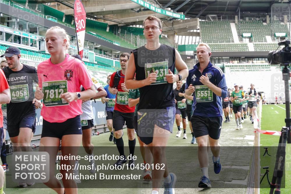 13.09.2026 - 21. swb-Marathon Bremen Michael Burmester http://msf.ph/oto/10450162 13.09.2026 13:09:17 Laufen im Stadion 164, 383, 391, 448, 532, 549, 551, 563, 625, 800, 808, 813, 869, 884, 898, 1025, 1072, 1124, 1150, 1180, 1285, 1289, 1395, 1398, 1559, 1688, 1831, 1880, 1899, 2041, 2208, 2215, 2229, 2232, 2243, 2366, 2380, 2413, 2429, 2441, 2467, 2471, 2525, 2573, 2594, 2611, 2635, 2692, 2714, 2717, 2727, 2782, 2785, 2823, 2841, 2866, 2897, 2920, 2930, 2931, 2941, 3032, 3063, 3086, 3291, 3316, 3327, 3333, 3398, 3437, 3707, 3769, 109 meine-sportfotos.de