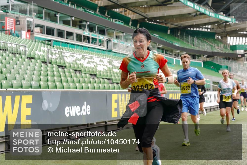 13.09.2026 - 21. swb-Marathon Bremen Michael Burmester http://msf.ph/oto/10450174 13.09.2026 10:30:56 Laufen im Stadion 10141, 10146, 10162, 10174, 10193, 10218, 10222, 10227, 10233, 10253, 10281, 10284, 10304, 10339, 10359, 10392, 10448, 10452, 10467, 10471, 10478, 10479, 10515, 10529, 10555, 10577, 10579, 10585, 10588, 10589, 10610, 10626, 10641, 10652, 10684, 10685, 10704, 10708, 10714, 10734, 10757, 10761, 10764, 10765, 10780, 10808, 10821, 10822, 10825, 10827, 10837, 10838, 10862, 10863, 10884, 10886, 10887, 10906, 10984, 11002, 11038, 11350, 11379 meine-sportfotos.de