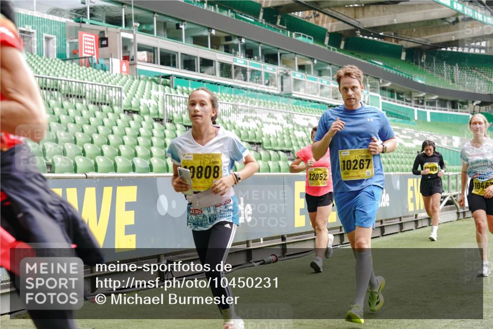 13.09.2026 - 21. swb-Marathon Bremen Michael Burmester http://msf.ph/oto/10450231 13.09.2026 10:30:57 Laufen im Stadion 10141, 10146, 10162, 10174, 10193, 10218, 10222, 10227, 10233, 10253, 10281, 10284, 10304, 10339, 10359, 10392, 10448, 10452, 10467, 10471, 10478, 10479, 10515, 10529, 10555, 10577, 10579, 10585, 10588, 10589, 10610, 10626, 10631, 10641, 10652, 10684, 10685, 10704, 10708, 10714, 10734, 10757, 10761, 10764, 10765, 10780, 10808, 10821, 10822, 10825, 10827, 10837, 10838, 10862, 10863, 10884, 10886, 10887, 10906, 10984, 11002, 11038, 11350, 11379 meine-sportfotos.de