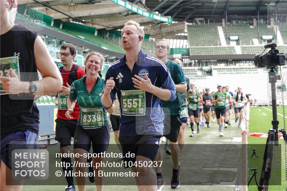 13.09.2026 - 21. swb-Marathon Bremen Michael Burmester http://msf.ph/oto/10450237 13.09.2026 13:09:18 Laufen im Stadion 164, 383, 391, 448, 532, 549, 551, 563, 625, 800, 813, 869, 884, 898, 1025, 1072, 1124, 1150, 1180, 1285, 1289, 1395, 1398, 1559, 1688, 1831, 1880, 1899, 2041, 2208, 2215, 2229, 2232, 2243, 2366, 2380, 2413, 2429, 2441, 2467, 2471, 2525, 2530, 2573, 2594, 2611, 2635, 2692, 2714, 2717, 2727, 2782, 2785, 2823, 2841, 2866, 2897, 2920, 2930, 2931, 2941, 3032, 3063, 3086, 3291, 3316, 3327, 3333, 3398, 3437, 3707, 3769, 109 meine-sportfotos.de