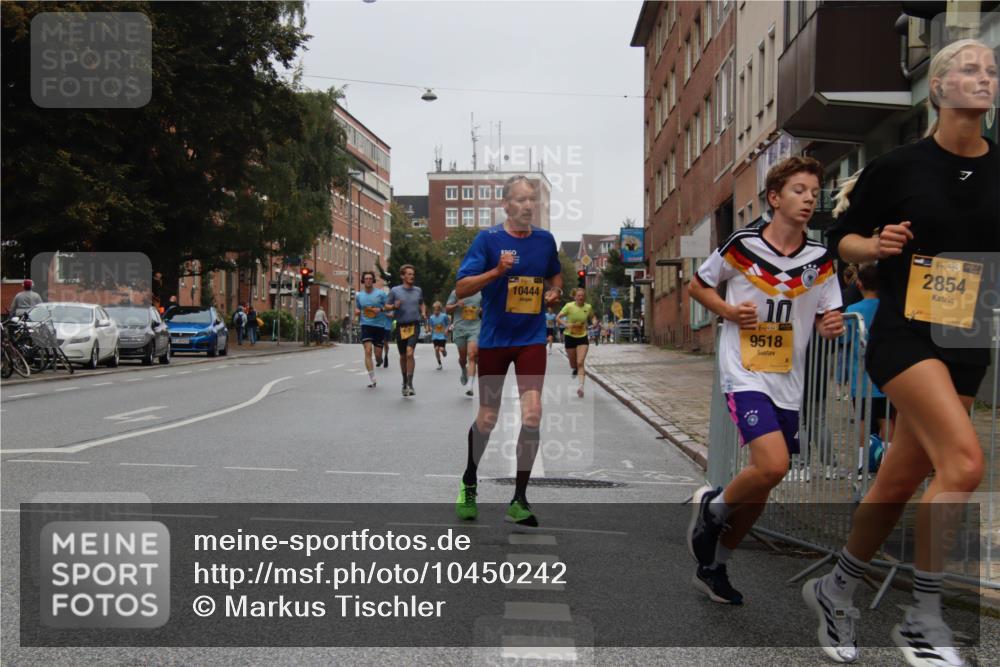 13.09.2026 - Kiel Lauf Markus Tischler http://msf.ph/oto/10450242 13.09.2026 09:37:57 Fleethörn 10444, 10, 1, 39, 9518, 44, 394, 2854 meine-sportfotos.de