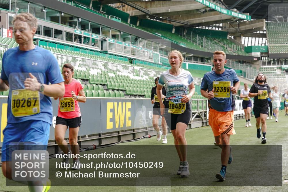 13.09.2026 - 21. swb-Marathon Bremen Michael Burmester http://msf.ph/oto/10450249 13.09.2026 10:30:58 Laufen im Stadion 10141, 10146, 10162, 10174, 10193, 10218, 10222, 10227, 10233, 10253, 10281, 10284, 10304, 10339, 10359, 10392, 10448, 10452, 10467, 10471, 10478, 10479, 10515, 10529, 10555, 10577, 10579, 10585, 10588, 10589, 10610, 10626, 10631, 10641, 10652, 10684, 10685, 10704, 10708, 10714, 10734, 10757, 10761, 10764, 10765, 10780, 10808, 10821, 10822, 10825, 10827, 10837, 10838, 10862, 10863, 10884, 10886, 10887, 10906, 10984, 11002, 11038, 11350, 11379 meine-sportfotos.de