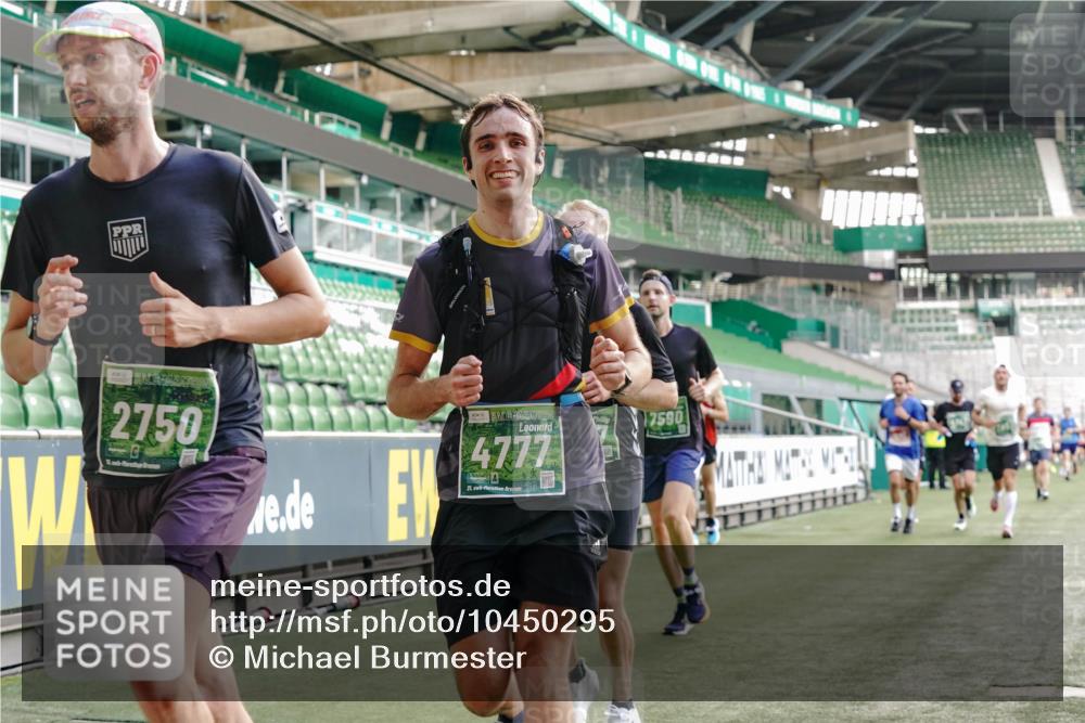 13.09.2026 - 21. swb-Marathon Bremen Michael Burmester http://msf.ph/oto/10450295 13.09.2026 12:49:03 Laufen im Stadion 382, 384, 524, 572, 779, 826, 889, 899, 1349, 1517, 1723, 1748, 1872, 1925, 2287, 2288, 2605, 2750, 2844, 2909, 2956, 3043, 3110, 3127, 3197, 3242, 3276, 3330, 3466, 3794, 3910, 3973, 4033, 4082, 4247, 4384, 4712, 4732, 4743, 4852, 4898, 4990, 5424, 5517, 5570, 5585, 5594, 5648, 5803, 6025, 6058, 6692, 6842, 6951, 7064, 7109, 7115, 7399, 7538, 7636, 7803, 7876, 8611, 8706, 8877, 8973, 8980, 8981, 9010, 9035, 9429 meine-sportfotos.de