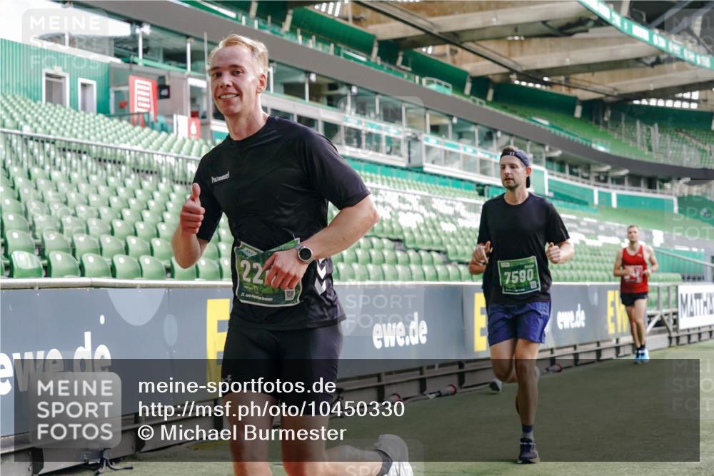 13.09.2026 - 21. swb-Marathon Bremen Michael Burmester http://msf.ph/oto/10450330 13.09.2026 12:49:04 Laufen im Stadion 382, 384, 524, 572, 779, 826, 889, 899, 1349, 1517, 1605, 1723, 1748, 1872, 1925, 2287, 2288, 2605, 2750, 2844, 2909, 2956, 3043, 3110, 3127, 3197, 3242, 3276, 3330, 3466, 3625, 3794, 3910, 3973, 4033, 4082, 4247, 4384, 4712, 4732, 4743, 4852, 4898, 4990, 5424, 5517, 5570, 5585, 5594, 5648, 6025, 6058, 6692, 6842, 6951, 7064, 7109, 7115, 7399, 7636, 7803, 7876, 8611, 8706, 8877, 8973, 8980, 8981, 9010, 9035, 9429 meine-sportfotos.de