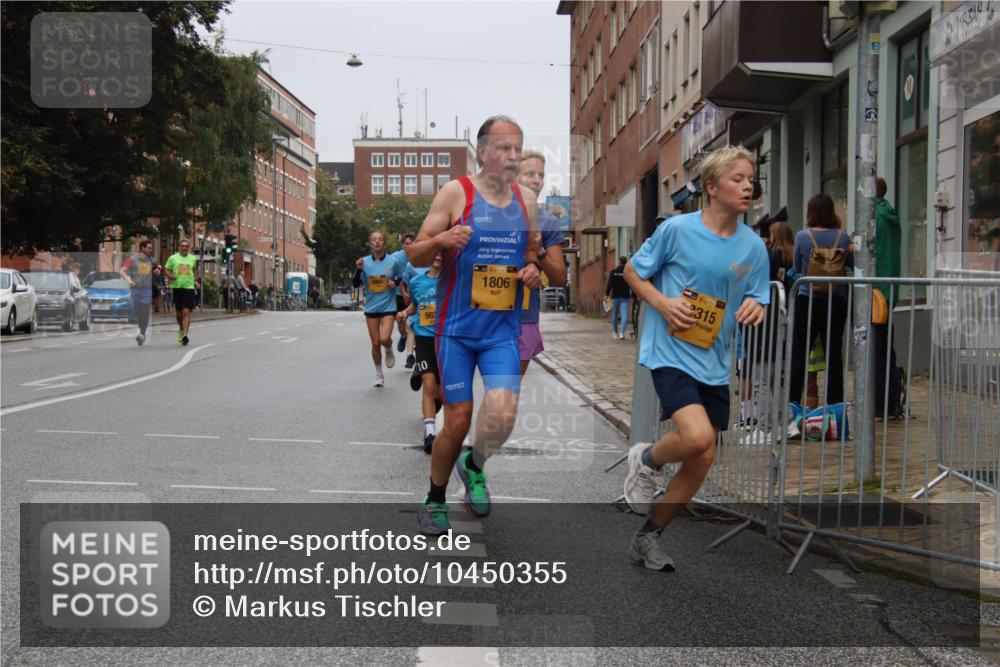 13.09.2026 - Kiel Lauf Markus Tischler http://msf.ph/oto/10450355 13.09.2026 09:38:35 Fleethörn 987, 10, 39, 1806, 315 meine-sportfotos.de