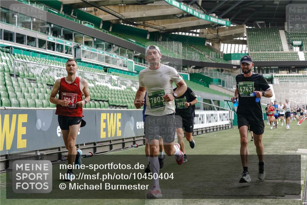 13.09.2026 - 21. swb-Marathon Bremen Michael Burmester http://msf.ph/oto/10450404 13.09.2026 12:49:08 Laufen im Stadion 382, 384, 524, 572, 663, 670, 779, 826, 889, 899, 1349, 1517, 1605, 1723, 1748, 1872, 1925, 2287, 2288, 2347, 2605, 2750, 2844, 2909, 2956, 3043, 3110, 3127, 3197, 3242, 3276, 3330, 3466, 3625, 3910, 3973, 4033, 4082, 4247, 4384, 4712, 4732, 4743, 4852, 4898, 4990, 5424, 5517, 5570, 5585, 5594, 5648, 6025, 6058, 6652, 6692, 6842, 6906, 6951, 7064, 7109, 7115, 7399, 7636, 7803, 7876, 8611, 8706, 8877, 8973, 8981, 9010, 9035, 9429 meine-sportfotos.de