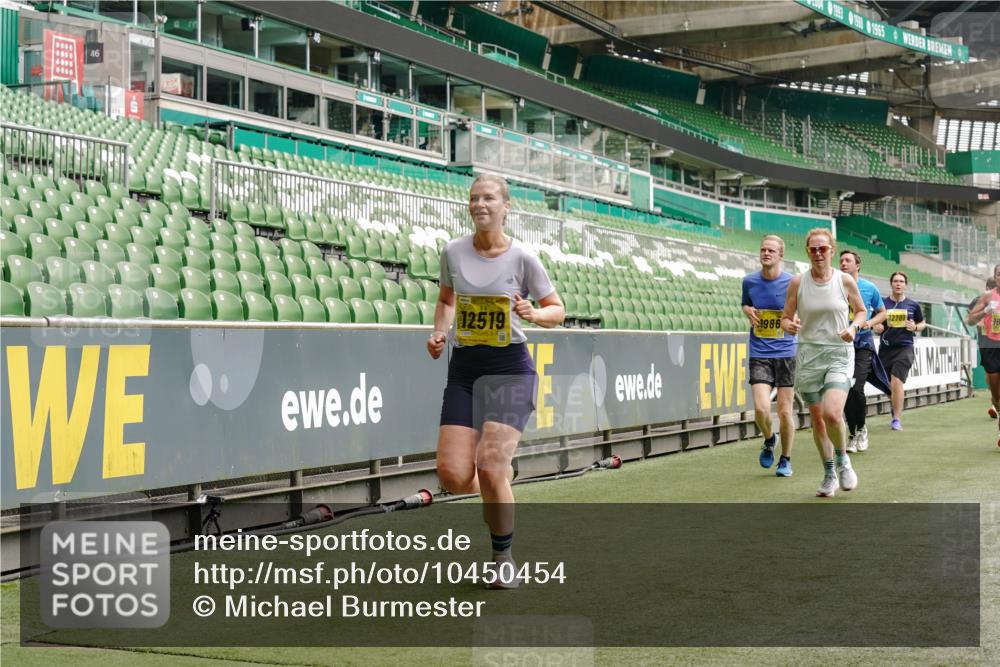 13.09.2026 - 21. swb-Marathon Bremen Michael Burmester http://msf.ph/oto/10450454 13.09.2026 10:31:04 Laufen im Stadion 10141, 10146, 10174, 10193, 10222, 10227, 10233, 10281, 10284, 10304, 10339, 10359, 10392, 10448, 10452, 10467, 10471, 10478, 10479, 10515, 10529, 10543, 10555, 10577, 10579, 10585, 10588, 10589, 10608, 10610, 10626, 10631, 10641, 10652, 10684, 10685, 10704, 10708, 10714, 10725, 10734, 10757, 10761, 10764, 10765, 10780, 10808, 10821, 10822, 10827, 10837, 10838, 10862, 10863, 10884, 10886, 10887, 10906, 10984, 11002, 11038, 11350, 11379 meine-sportfotos.de