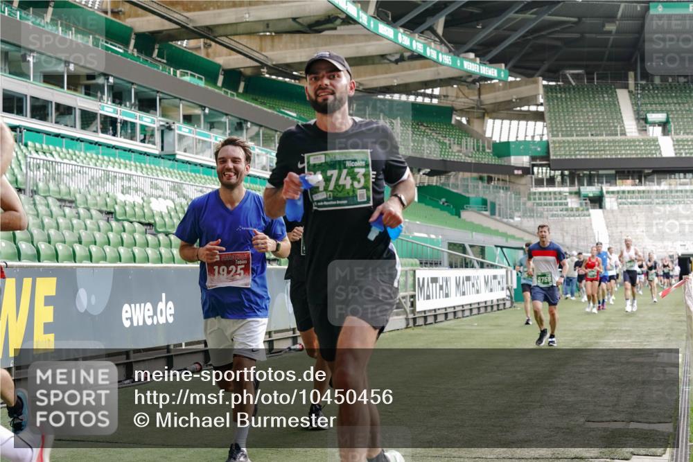 13.09.2026 - 21. swb-Marathon Bremen Michael Burmester http://msf.ph/oto/10450456 13.09.2026 12:49:09 Laufen im Stadion 382, 384, 524, 572, 663, 670, 779, 826, 889, 899, 1349, 1517, 1605, 1723, 1748, 1872, 1925, 2052, 2287, 2288, 2347, 2605, 2750, 2844, 2909, 2956, 3043, 3110, 3127, 3197, 3242, 3276, 3330, 3466, 3625, 3910, 3973, 4033, 4082, 4247, 4384, 4712, 4732, 4743, 4852, 4898, 4990, 5111, 5424, 5517, 5570, 5585, 5594, 5648, 6025, 6058, 6652, 6692, 6842, 6906, 6951, 7064, 7109, 7115, 7399, 7636, 7803, 7876, 8611, 8706, 8877, 8973, 8981, 9010, 9035, 9429 meine-sportfotos.de