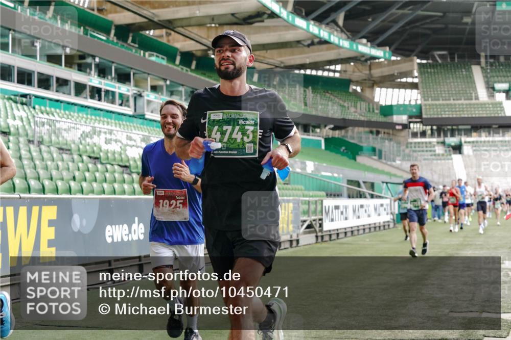 13.09.2026 - 21. swb-Marathon Bremen Michael Burmester http://msf.ph/oto/10450471 13.09.2026 12:49:09 Laufen im Stadion 382, 384, 524, 572, 663, 670, 779, 826, 889, 899, 1349, 1517, 1605, 1723, 1748, 1872, 1925, 2052, 2287, 2288, 2347, 2605, 2750, 2844, 2909, 2956, 3043, 3110, 3127, 3197, 3242, 3276, 3330, 3466, 3625, 3910, 3973, 4033, 4082, 4247, 4384, 4712, 4732, 4743, 4852, 4898, 4990, 5111, 5424, 5517, 5570, 5585, 5594, 5648, 6025, 6058, 6652, 6692, 6842, 6906, 6951, 7064, 7109, 7115, 7399, 7636, 7803, 7876, 8611, 8706, 8877, 8973, 8981, 9010, 9035, 9429 meine-sportfotos.de