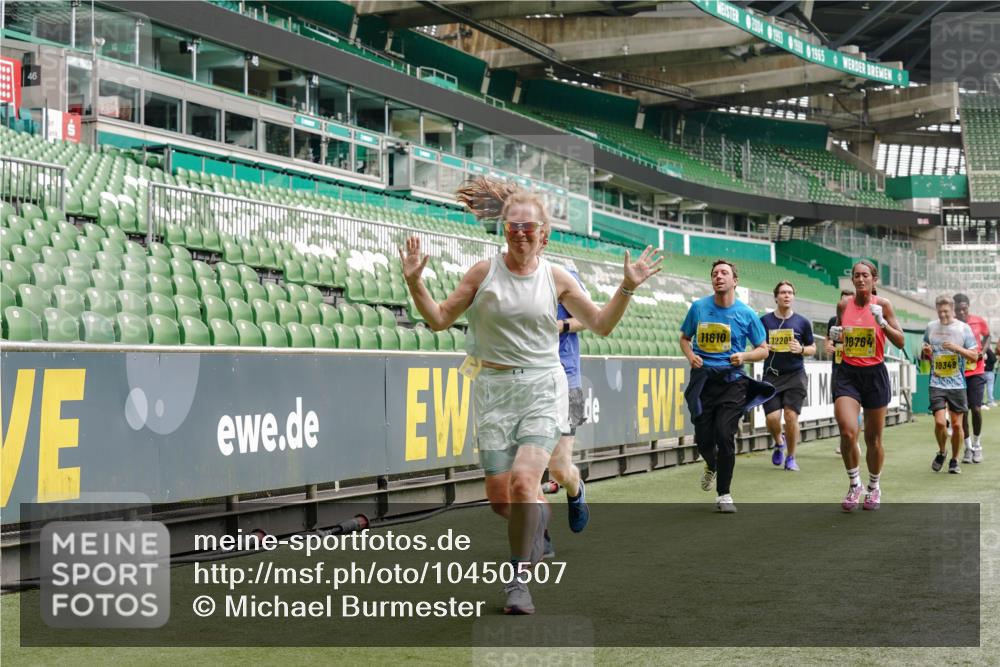 13.09.2026 - 21. swb-Marathon Bremen Michael Burmester http://msf.ph/oto/10450507 13.09.2026 10:31:05 Laufen im Stadion 10141, 10146, 10174, 10193, 10222, 10227, 10233, 10281, 10284, 10304, 10339, 10359, 10392, 10448, 10452, 10467, 10471, 10478, 10479, 10515, 10529, 10543, 10555, 10577, 10579, 10585, 10588, 10589, 10608, 10610, 10626, 10631, 10641, 10652, 10684, 10685, 10704, 10708, 10714, 10725, 10734, 10757, 10761, 10764, 10765, 10780, 10808, 10821, 10822, 10827, 10837, 10838, 10862, 10863, 10884, 10886, 10887, 10906, 10984, 11002, 11038, 11350, 11379 meine-sportfotos.de