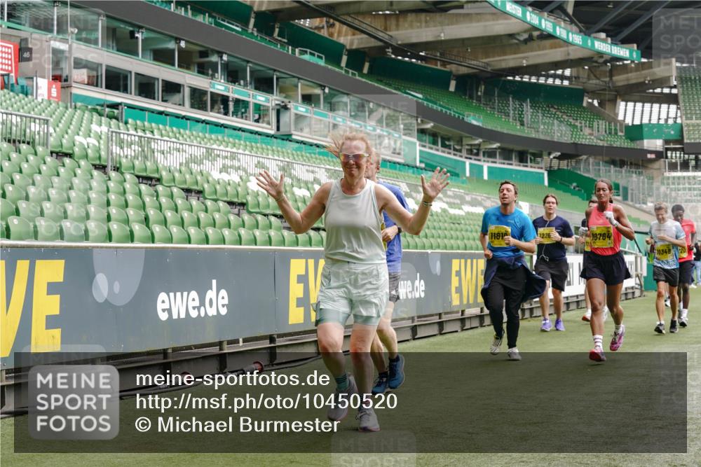 13.09.2026 - 21. swb-Marathon Bremen Michael Burmester http://msf.ph/oto/10450520 13.09.2026 10:31:05 Laufen im Stadion 10141, 10146, 10174, 10193, 10222, 10227, 10233, 10281, 10284, 10304, 10339, 10359, 10392, 10448, 10452, 10467, 10471, 10478, 10479, 10515, 10529, 10543, 10555, 10577, 10579, 10585, 10588, 10589, 10608, 10610, 10626, 10631, 10641, 10652, 10684, 10685, 10704, 10708, 10714, 10725, 10734, 10757, 10761, 10764, 10765, 10780, 10808, 10821, 10822, 10827, 10837, 10838, 10862, 10863, 10884, 10886, 10887, 10906, 10984, 11002, 11038, 11350, 11379 meine-sportfotos.de