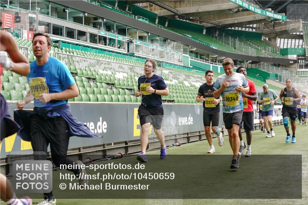 13.09.2026 - 21. swb-Marathon Bremen Michael Burmester http://msf.ph/oto/10450659 13.09.2026 10:31:09 Laufen im Stadion 10141, 10146, 10174, 10193, 10222, 10227, 10233, 10255, 10281, 10284, 10304, 10339, 10359, 10392, 10448, 10452, 10467, 10471, 10478, 10479, 10503, 10515, 10529, 10543, 10555, 10577, 10579, 10585, 10588, 10589, 10608, 10610, 10626, 10631, 10641, 10652, 10684, 10685, 10704, 10708, 10714, 10725, 10734, 10757, 10761, 10764, 10765, 10780, 10808, 10821, 10822, 10827, 10837, 10838, 10862, 10863, 10884, 10886, 10887, 10906, 10984, 11002, 11038, 11350, 11379 meine-sportfotos.de