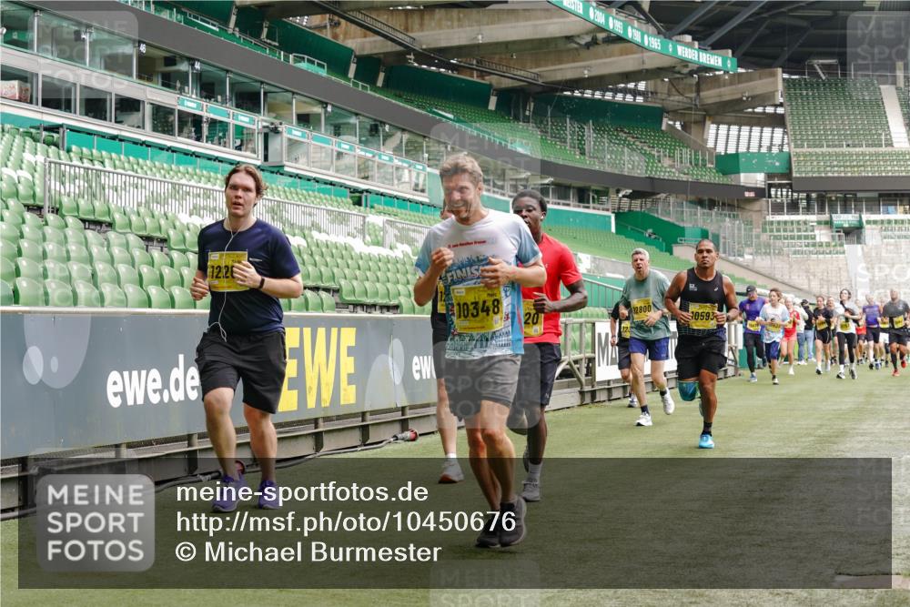 13.09.2026 - 21. swb-Marathon Bremen Michael Burmester http://msf.ph/oto/10450676 13.09.2026 10:31:09 Laufen im Stadion 10141, 10146, 10174, 10193, 10222, 10227, 10233, 10255, 10281, 10284, 10304, 10339, 10359, 10392, 10448, 10452, 10467, 10471, 10478, 10479, 10503, 10515, 10529, 10543, 10555, 10577, 10579, 10585, 10588, 10589, 10608, 10610, 10626, 10631, 10641, 10652, 10684, 10685, 10704, 10708, 10714, 10725, 10734, 10757, 10761, 10764, 10765, 10780, 10808, 10821, 10822, 10827, 10837, 10838, 10862, 10863, 10884, 10886, 10887, 10906, 10984, 11002, 11038, 11350, 11379 meine-sportfotos.de