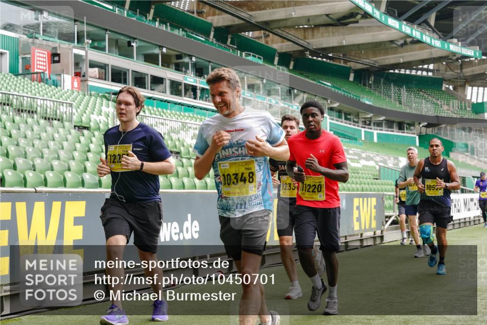 13.09.2026 - 21. swb-Marathon Bremen Michael Burmester http://msf.ph/oto/10450701 13.09.2026 10:31:10 Laufen im Stadion 10141, 10146, 10174, 10193, 10222, 10227, 10233, 10255, 10281, 10284, 10304, 10339, 10359, 10392, 10448, 10452, 10467, 10471, 10478, 10479, 10503, 10515, 10529, 10543, 10555, 10577, 10579, 10585, 10588, 10589, 10608, 10610, 10626, 10631, 10641, 10652, 10684, 10685, 10704, 10708, 10714, 10725, 10734, 10757, 10761, 10764, 10765, 10780, 10808, 10821, 10822, 10827, 10837, 10838, 10862, 10863, 10884, 10886, 10887, 10906, 10984, 11002, 11038, 11350, 11379 meine-sportfotos.de