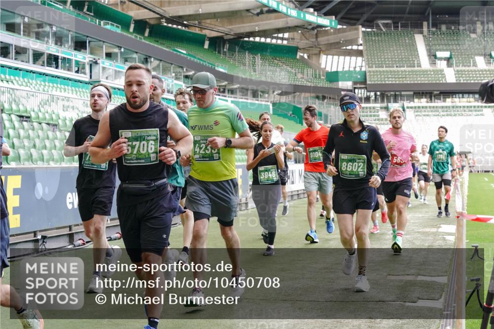 13.09.2026 - 21. swb-Marathon Bremen Michael Burmester http://msf.ph/oto/10450708 13.09.2026 13:09:28 Laufen im Stadion 164, 383, 391, 448, 532, 549, 551, 563, 625, 813, 869, 884, 898, 1025, 1072, 1124, 1150, 1180, 1285, 1289, 1398, 1559, 1688, 1855, 1867, 1880, 1899, 2041, 2208, 2215, 2229, 2232, 2243, 2268, 2366, 2380, 2413, 2429, 2441, 2467, 2471, 2525, 2530, 2553, 2573, 2594, 2635, 2692, 2714, 2717, 2727, 2782, 2785, 2823, 2841, 2897, 2920, 2930, 2931, 2941, 3032, 3063, 3086, 3291, 3316, 3327, 3333, 3398, 3437, 3707, 3769, 109 meine-sportfotos.de