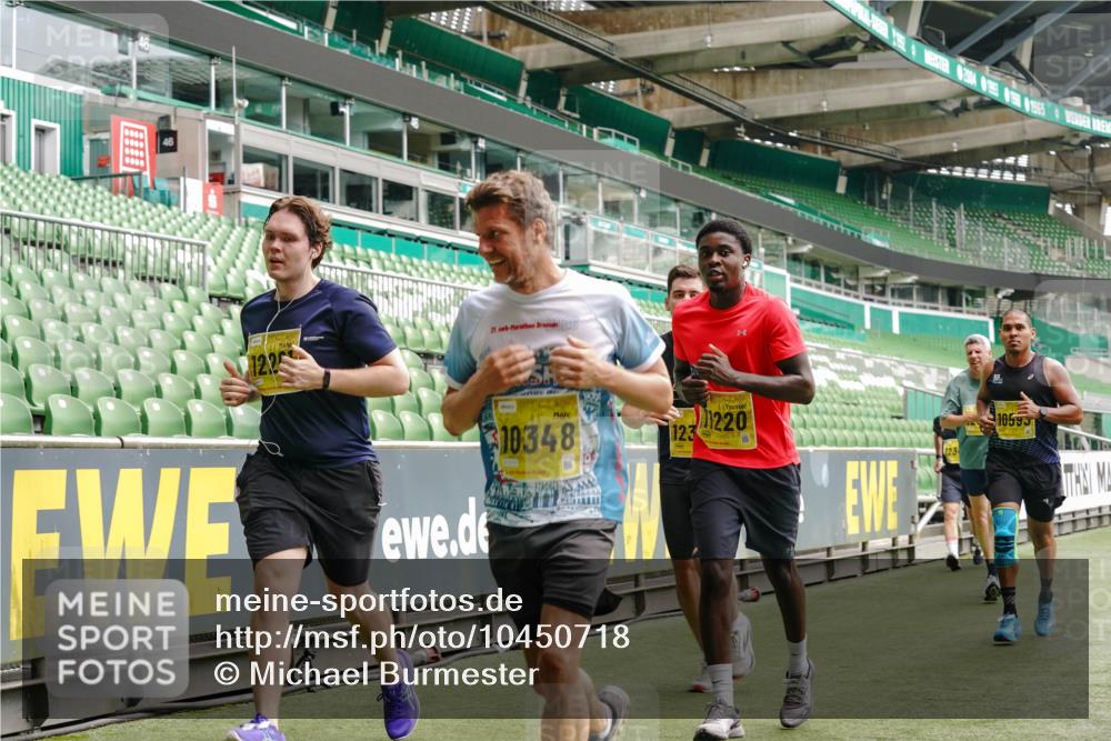13.09.2026 - 21. swb-Marathon Bremen Michael Burmester http://msf.ph/oto/10450718 13.09.2026 10:31:10 Laufen im Stadion 10141, 10146, 10174, 10193, 10222, 10227, 10233, 10255, 10281, 10284, 10304, 10339, 10359, 10392, 10448, 10452, 10467, 10471, 10478, 10479, 10503, 10515, 10529, 10543, 10555, 10577, 10579, 10585, 10588, 10589, 10608, 10610, 10626, 10631, 10641, 10652, 10684, 10685, 10704, 10708, 10714, 10725, 10734, 10757, 10761, 10764, 10765, 10780, 10808, 10821, 10822, 10827, 10837, 10838, 10862, 10863, 10884, 10886, 10887, 10906, 10984, 11002, 11038, 11350, 11379 meine-sportfotos.de
