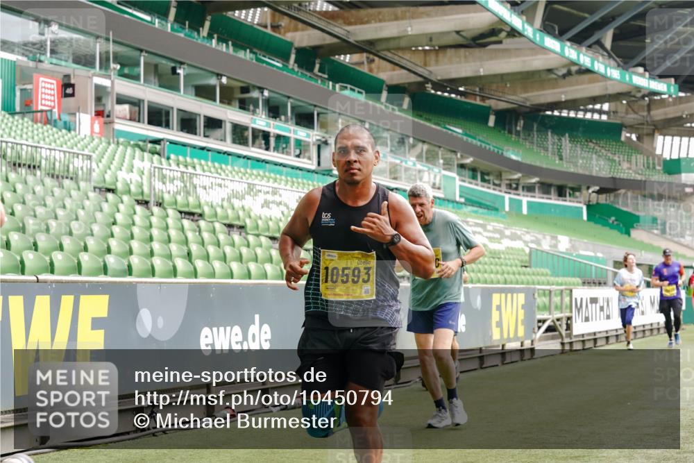 13.09.2026 - 21. swb-Marathon Bremen Michael Burmester http://msf.ph/oto/10450794 13.09.2026 10:31:12 Laufen im Stadion 10141, 10146, 10174, 10193, 10222, 10227, 10233, 10255, 10281, 10284, 10304, 10339, 10359, 10392, 10448, 10452, 10471, 10478, 10479, 10503, 10515, 10529, 10543, 10555, 10577, 10579, 10588, 10589, 10608, 10610, 10626, 10631, 10641, 10652, 10684, 10685, 10704, 10708, 10714, 10725, 10734, 10757, 10761, 10764, 10765, 10780, 10808, 10821, 10822, 10827, 10837, 10838, 10862, 10863, 10884, 10886, 10887, 10906, 10984, 11002, 11038, 11350, 11379 meine-sportfotos.de