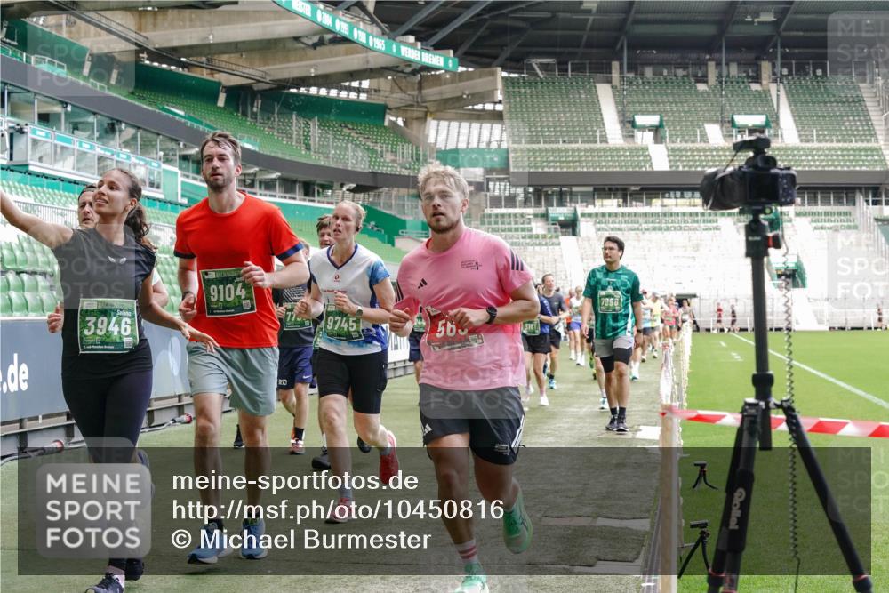 13.09.2026 - 21. swb-Marathon Bremen Michael Burmester http://msf.ph/oto/10450816 13.09.2026 13:09:30 Laufen im Stadion 164, 383, 391, 448, 532, 549, 551, 563, 625, 813, 869, 884, 898, 1025, 1072, 1124, 1150, 1180, 1285, 1289, 1398, 1559, 1688, 1855, 1867, 1880, 1899, 2041, 2208, 2229, 2232, 2243, 2268, 2366, 2380, 2413, 2429, 2441, 2467, 2471, 2525, 2530, 2553, 2573, 2594, 2635, 2692, 2714, 2717, 2727, 2782, 2785, 2823, 2841, 2897, 2920, 2930, 2931, 2941, 3032, 3063, 3086, 3291, 3316, 3327, 3333, 3398, 3437, 3707, 3769, 109 meine-sportfotos.de