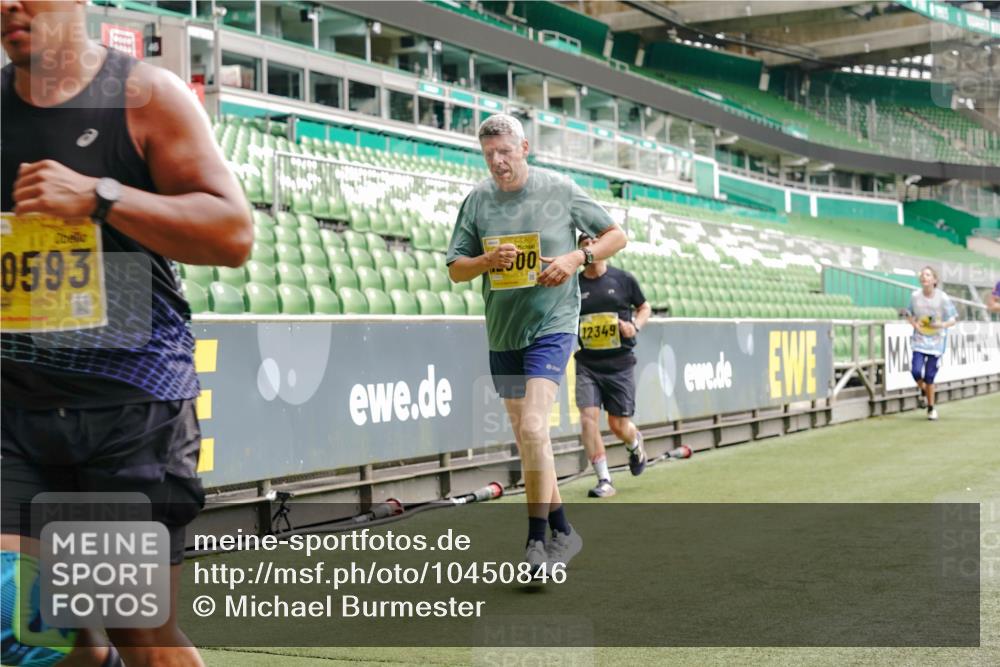 13.09.2026 - 21. swb-Marathon Bremen Michael Burmester http://msf.ph/oto/10450846 13.09.2026 10:31:13 Laufen im Stadion 10141, 10146, 10174, 10193, 10222, 10227, 10233, 10255, 10281, 10284, 10304, 10339, 10359, 10392, 10448, 10452, 10471, 10478, 10479, 10503, 10515, 10529, 10543, 10555, 10577, 10579, 10588, 10589, 10608, 10610, 10626, 10631, 10641, 10652, 10684, 10685, 10704, 10708, 10714, 10725, 10734, 10757, 10761, 10764, 10765, 10780, 10808, 10821, 10822, 10827, 10837, 10838, 10862, 10863, 10884, 10886, 10887, 10906, 10984, 11002, 11038, 11350, 11379 meine-sportfotos.de