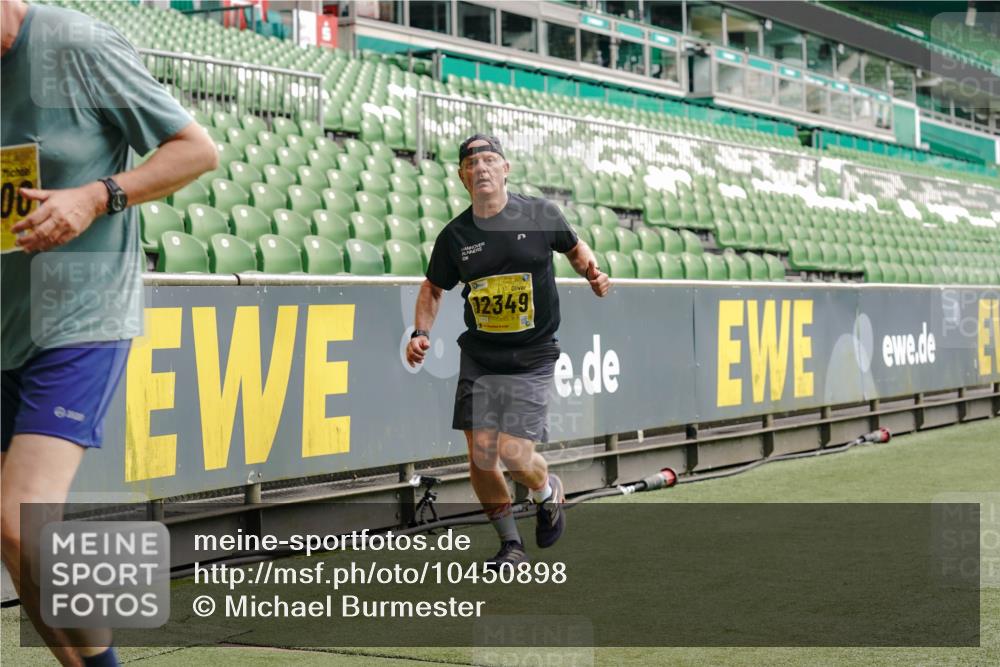 13.09.2026 - 21. swb-Marathon Bremen Michael Burmester http://msf.ph/oto/10450898 13.09.2026 10:31:15 Laufen im Stadion 10141, 10146, 10174, 10193, 10222, 10227, 10233, 10255, 10281, 10284, 10304, 10339, 10359, 10392, 10448, 10452, 10471, 10478, 10479, 10503, 10515, 10529, 10540, 10543, 10555, 10577, 10579, 10588, 10589, 10608, 10610, 10626, 10631, 10641, 10652, 10684, 10685, 10703, 10704, 10708, 10714, 10725, 10757, 10764, 10765, 10780, 10808, 10821, 10822, 10837, 10838, 10862, 10863, 10884, 10886, 10887, 10906, 10984, 11002, 11038, 11350, 11379 meine-sportfotos.de