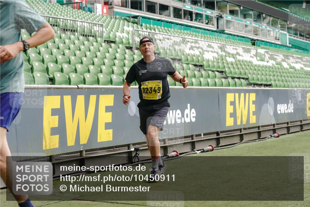 13.09.2026 - 21. swb-Marathon Bremen Michael Burmester http://msf.ph/oto/10450911 13.09.2026 10:31:15 Laufen im Stadion 10141, 10146, 10174, 10193, 10222, 10227, 10233, 10255, 10281, 10284, 10304, 10339, 10359, 10392, 10448, 10452, 10471, 10478, 10479, 10503, 10515, 10529, 10540, 10543, 10555, 10577, 10579, 10588, 10589, 10608, 10610, 10626, 10631, 10641, 10652, 10684, 10685, 10703, 10704, 10708, 10714, 10725, 10757, 10764, 10765, 10780, 10808, 10821, 10822, 10837, 10838, 10862, 10863, 10884, 10886, 10887, 10906, 10984, 11002, 11038, 11350, 11379 meine-sportfotos.de