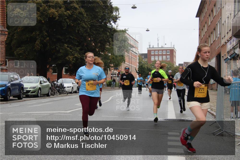 13.09.2026 - Kiel Lauf Markus Tischler http://msf.ph/oto/10450914 13.09.2026 09:42:11 Fleethörn 7021, 6797, 12723, 3357, 771 meine-sportfotos.de