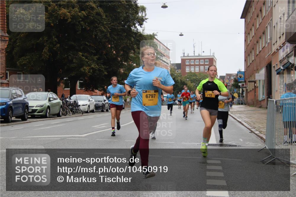 13.09.2026 - Kiel Lauf Markus Tischler http://msf.ph/oto/10450919 13.09.2026 09:42:11 Fleethörn 6075, 38, 6797, 39, 772, 357 meine-sportfotos.de