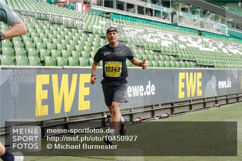 13.09.2026 - 21. swb-Marathon Bremen Michael Burmester http://msf.ph/oto/10450927 13.09.2026 10:31:15 Laufen im Stadion 10141, 10146, 10174, 10193, 10222, 10227, 10233, 10255, 10281, 10284, 10304, 10339, 10359, 10392, 10448, 10452, 10471, 10478, 10479, 10503, 10515, 10529, 10540, 10543, 10555, 10577, 10579, 10588, 10589, 10608, 10610, 10626, 10631, 10641, 10652, 10684, 10685, 10703, 10704, 10708, 10714, 10725, 10757, 10764, 10765, 10780, 10808, 10821, 10822, 10837, 10838, 10862, 10863, 10884, 10886, 10887, 10906, 10984, 11002, 11038, 11350, 11379 meine-sportfotos.de